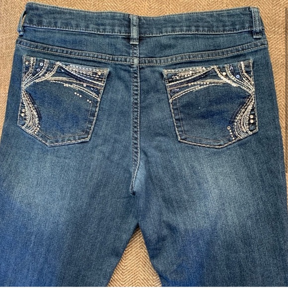 Excellent Preowned Condition Squeeze Jeans Size 14 Very Cute design pockets. - Picture 2 of 6